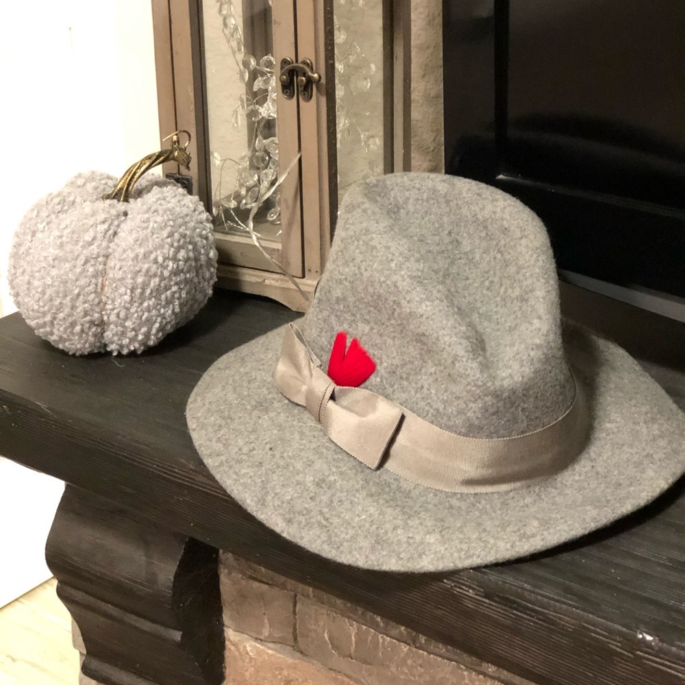 GREY FEDORA WITH LITTLE RED FEATHER